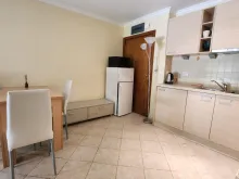 Stół i kanapa