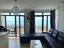 studio z panoramicznym widokiem na morze