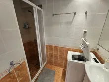 łazienka wc razem z prysznicem