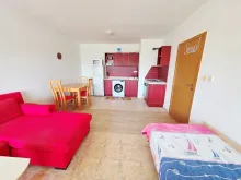 widok na salon i aneks kuchenny