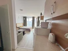 widok na kuchnie i pokój