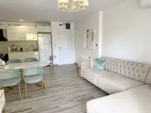 widok na salon i aneks kuchenny