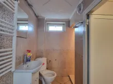 łazienka wc razem z prysznicem
