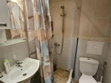 łazienka wc razem z prysznicem