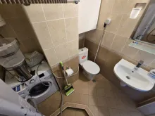 łazienka wc razem z prysznicem