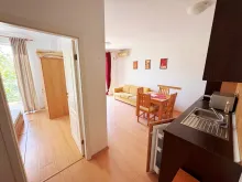 widok z korytarza na salon