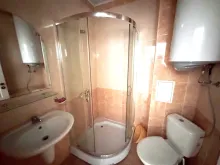 łazienka wc razem z prysznicem