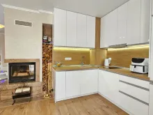 kominek i część kuchenna