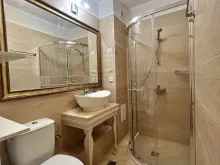 łazienka wc razem z kabiną natryskową