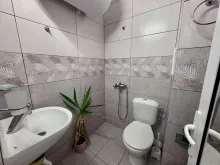 łazienka wc razem z kabiną natryskową