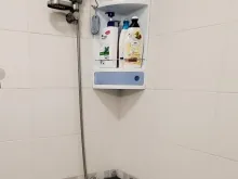 łazienka wc razem z wanną