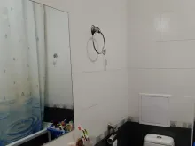 łazienka wc razem z wanną