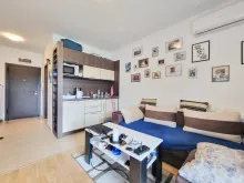 widok na salon i aneks kuchenny