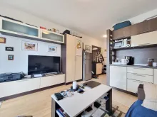 widok na salon i aneks kuchenny