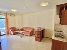 widok na salon i aneks kuchenny