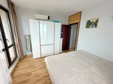 łóżko w pokoju