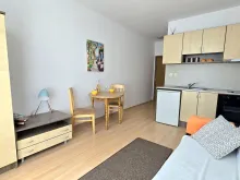 widok na pokój i kuchnie