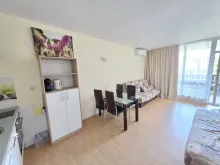 widok na salon i kuchnie