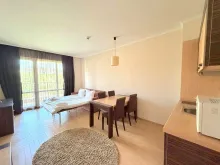 rozkładana sofa w salonie