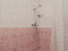 łazienka wc razem z prysznicem