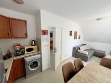widok na kuchnie i salon
