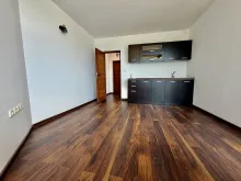 Studio z częściowym umeblowaniem