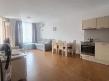 widok na salon i aneks kuchenny
