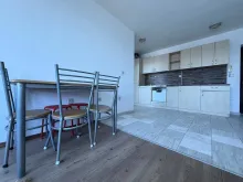 widok na salon i aneks kuchenny