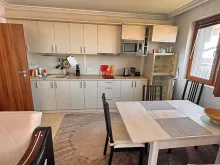 widok na kuchnie i salon
