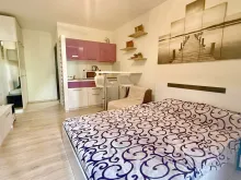widok na salon i kuchnie