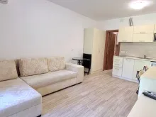 widok na salon i aneks kuchenny