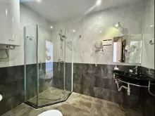 łazienka wc razem z kabina natryskową