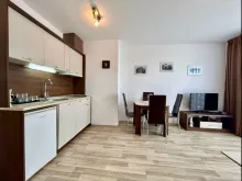 widok na salon i aneks kuchenny