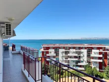 Taras z panoramicznym widokiem na morze