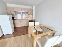 widok na salon i aneks kuchenny