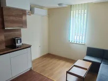 widok na salon i aneks kuchenny