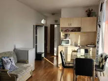 widok na salon i kuchnie