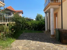 boczna część domu