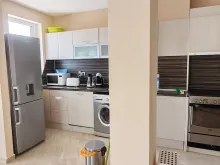 widok na salon i aneks kuchenny