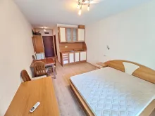 widok na salon i aneks kuchenny