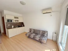 widok na pokój i kuchnie