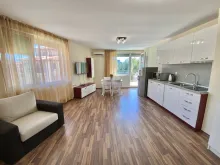 widok na kuchnie i salon