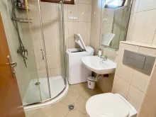 łazienka wc razem z kabiną natryskową