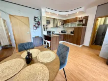 widok na salon i aneks kuchenny