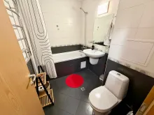 łazienka wc razem z wanną
