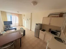 widok na salon i aneks kuchenny