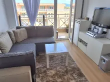sofa w pokoju