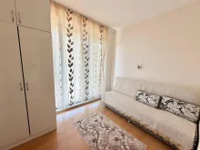 sofa w sypialni