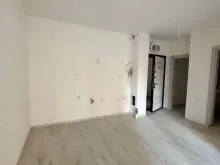 pokój bez mebli