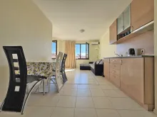 widok na salon i kuchnie